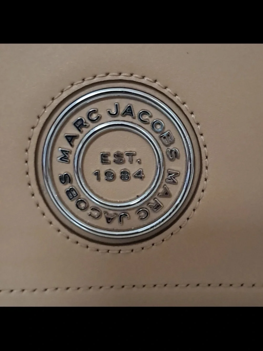 Marc Jacobs Beige Leather Crossbody with Signature Medallion - Picture 2 of 16